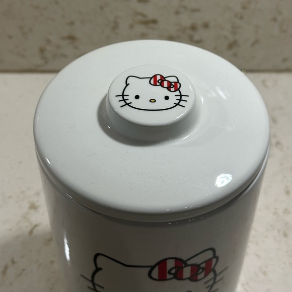 Hello Kitty x Sanrio Christmas 2024 Ceramic Canister *BNWT* - Picture 3 of 4